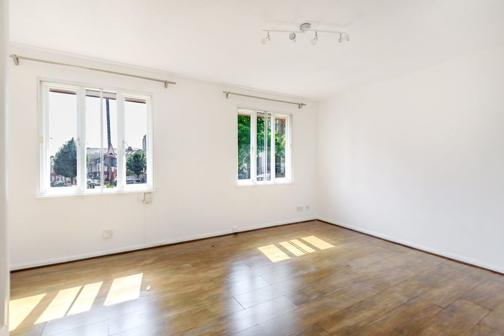 Property photo 2 of 6 877993  (3)