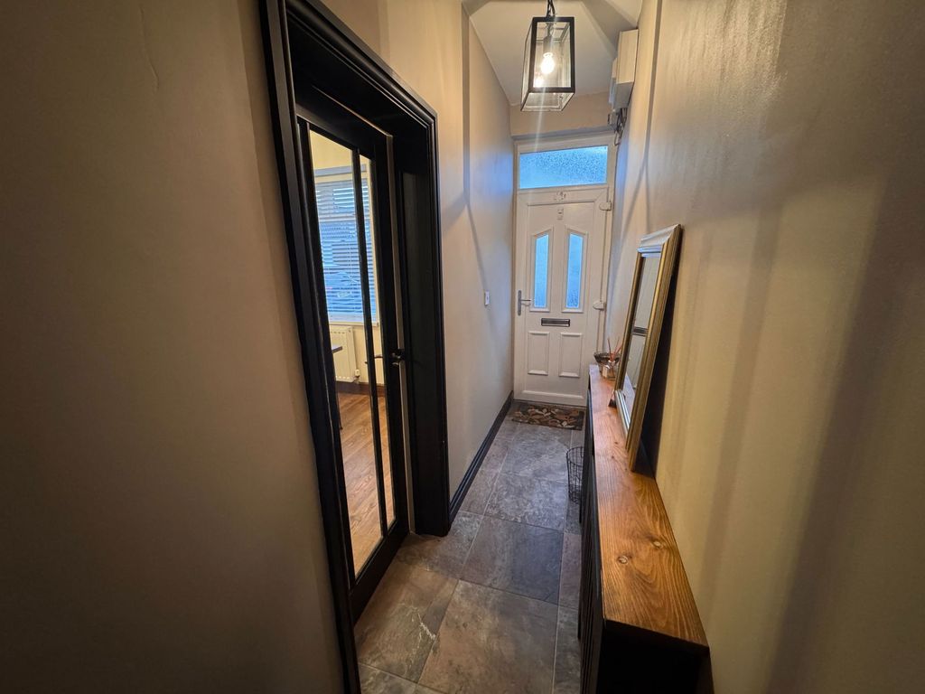 Property photo 2 of 28