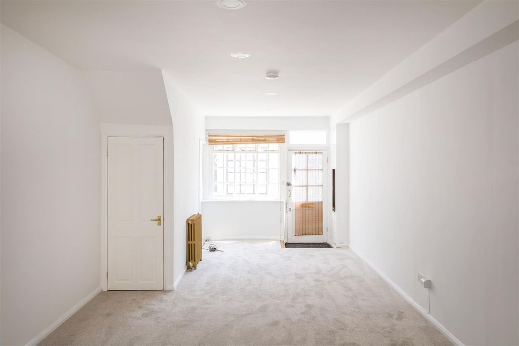 Property photo 2 of 16 Img_9823.Jpg