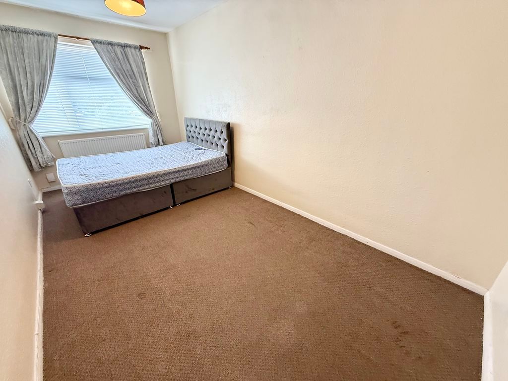Property photo 2 of 9 Bedroom