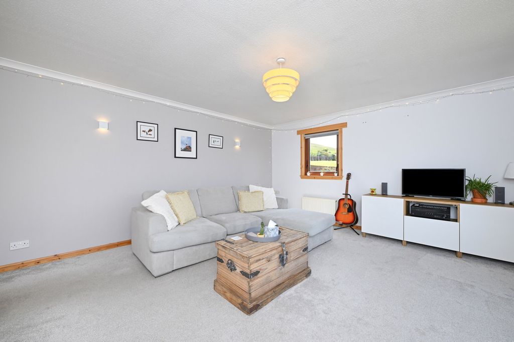 Property photo 3 of 36