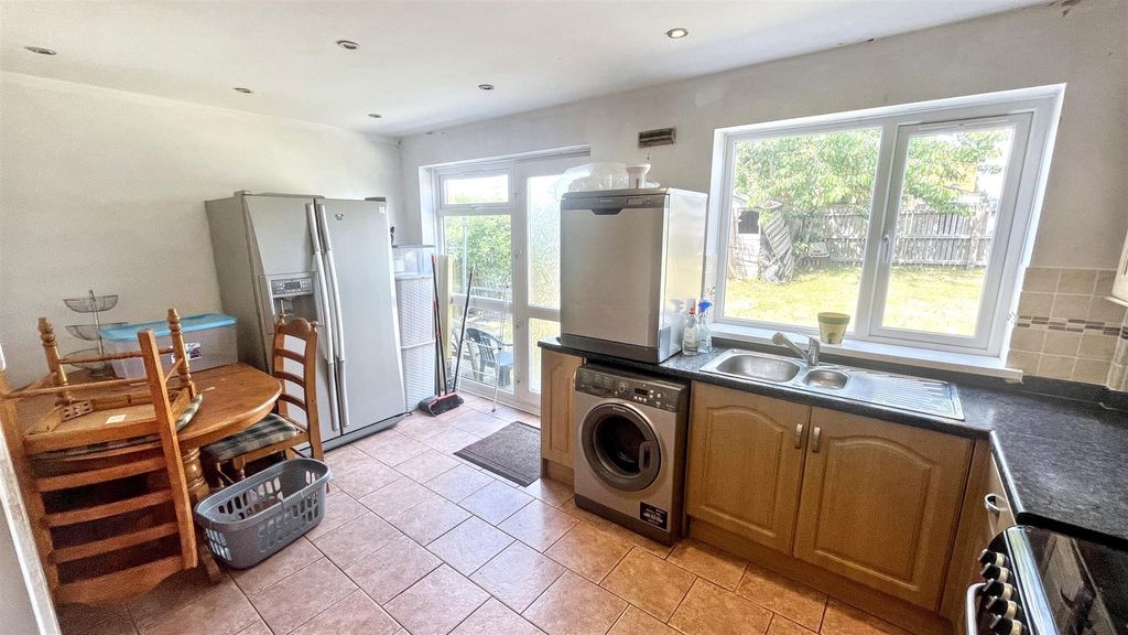 Property photo 3 of 15 Kitchen