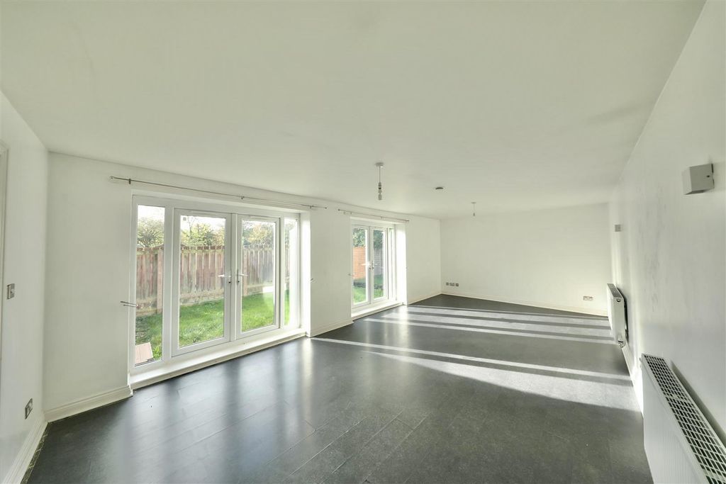 Property photo 2 of 18 Living Room