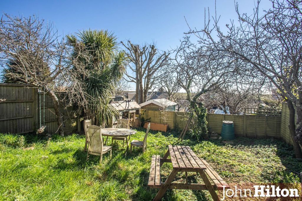 Property photo 2 of 19 Rodmell Avenue8.Jpg