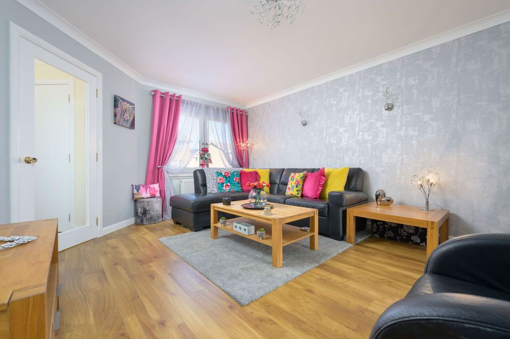 Property photo 3 of 32