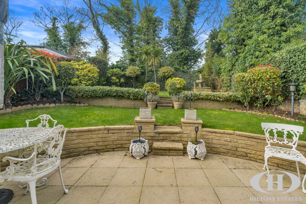 Property photo 2 of 20