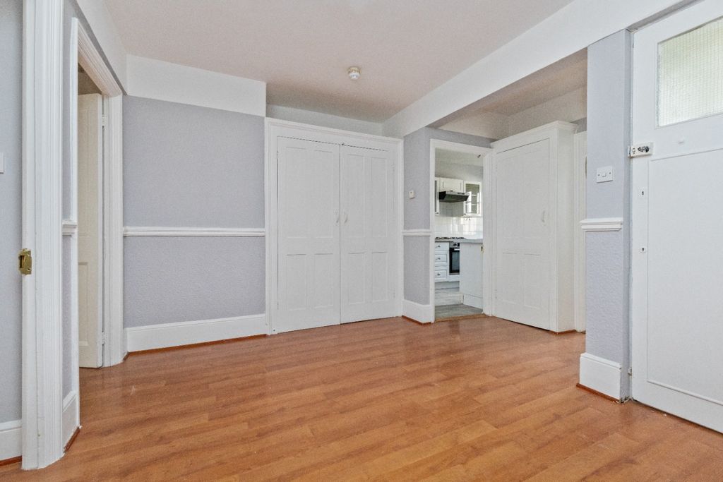 Property photo 3 of 9 4649773