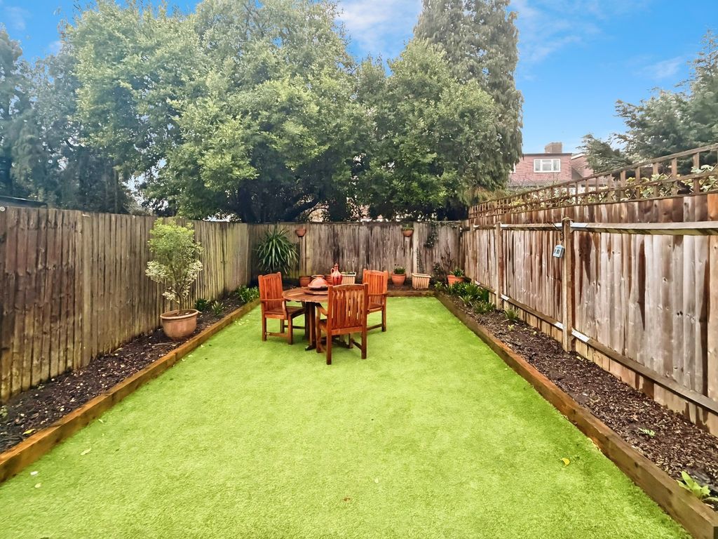 Property photo 2 of 10 Garden