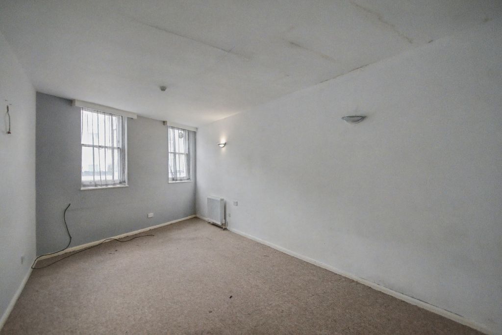 Property photo 3 of 13 57A Grafton Road, Kentish Town, London, Nw5 3El