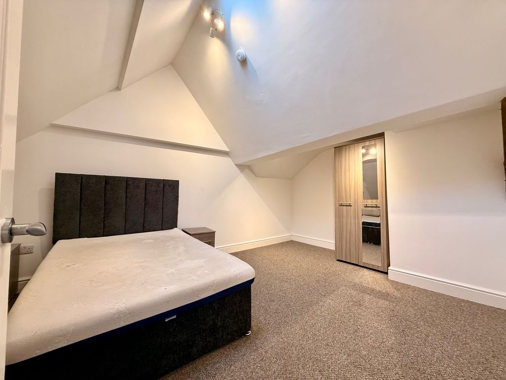 Property photo 3 of 5 Bedroom 1