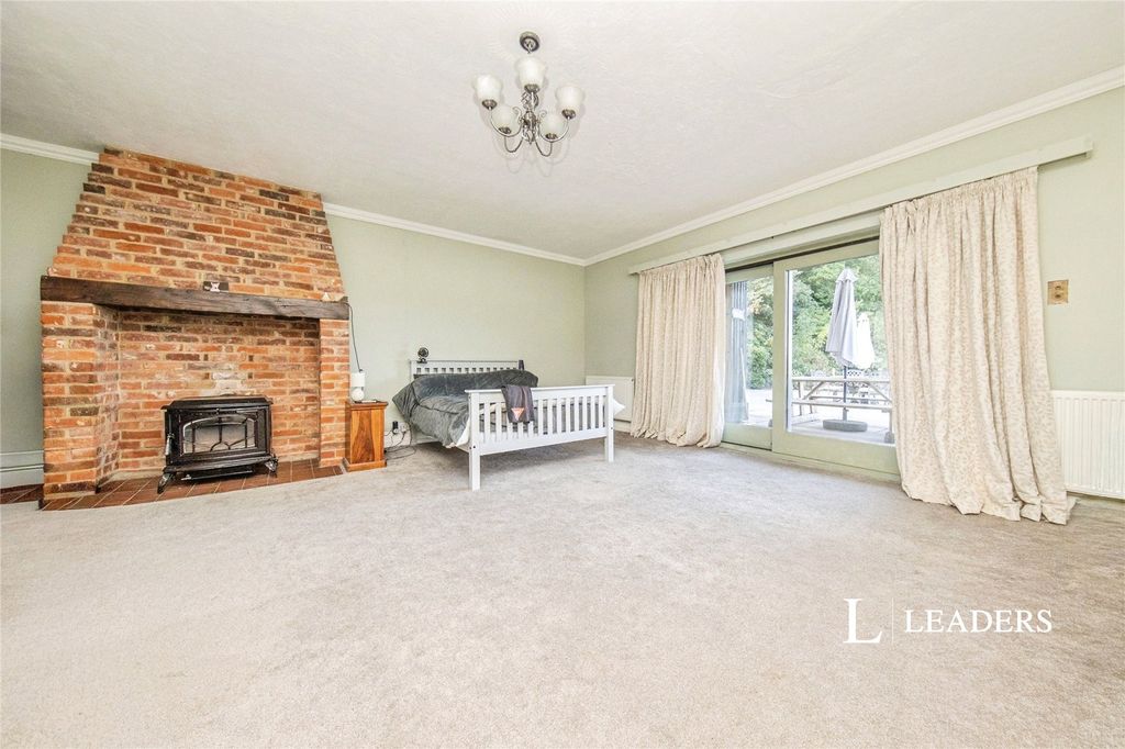 Property photo 1 of 15 Picture No. 11