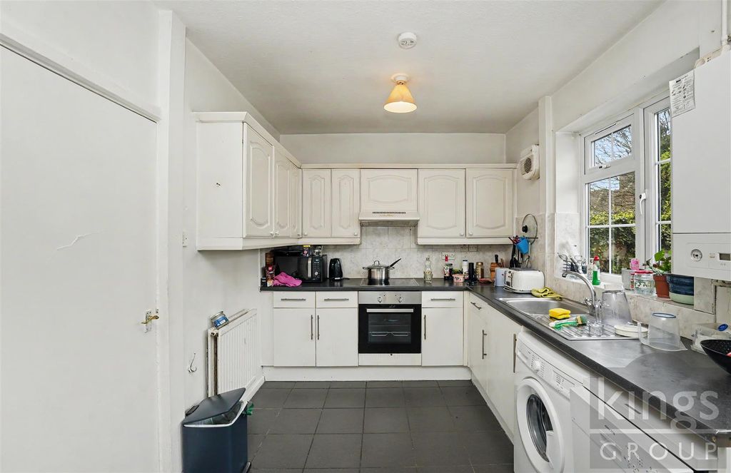 Property photo 3 of 25 Kitchen