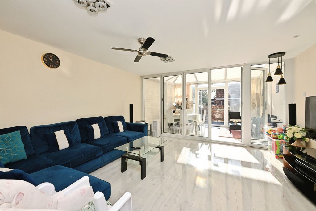Property photo 3 of 16 Pbox-Img.Jpg