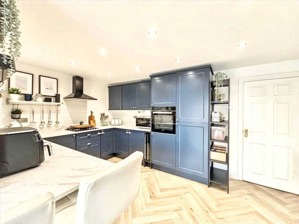 Property photo 3 of 26