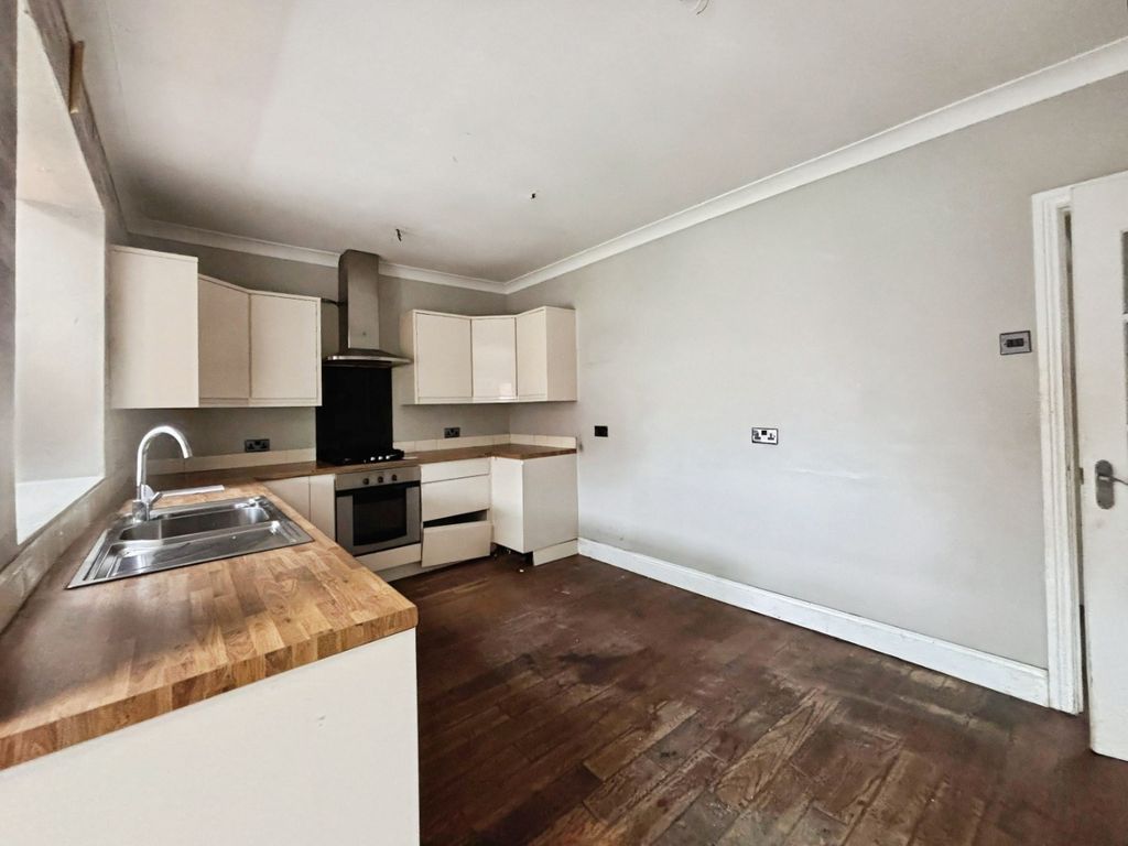 Property photo 2 of 15 4800371