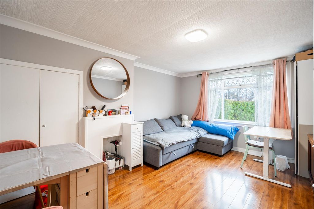 Property photo 3 of 11 Lounge.Jpg