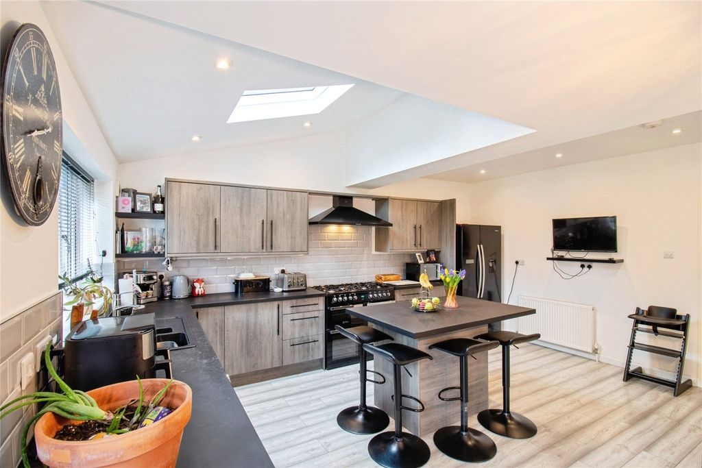 Property photo 2 of 20 Picture No. 14