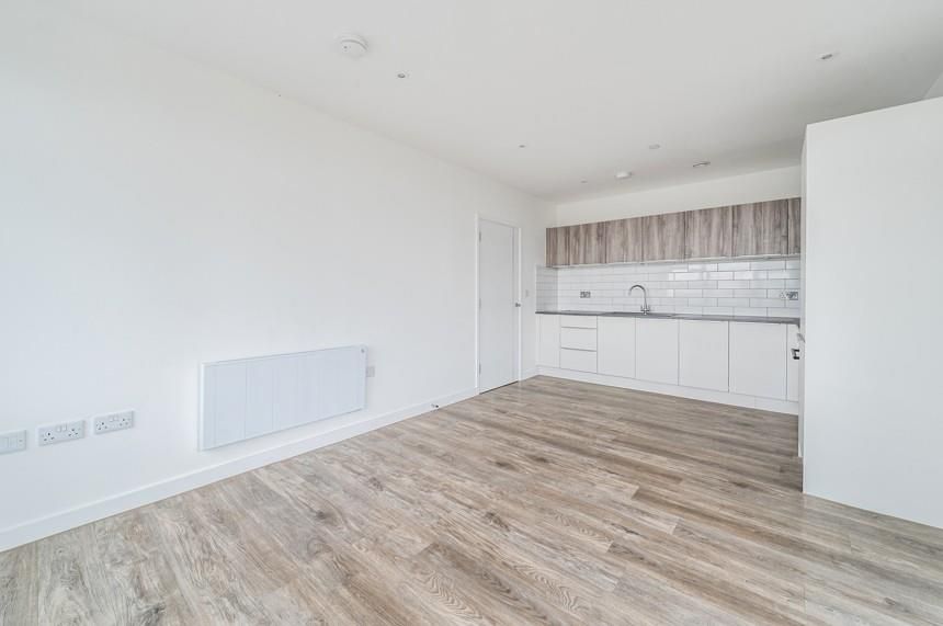 Property photo 2 of 11 Kitchen