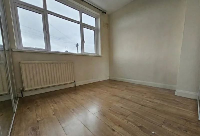 Property photo 3 of 8 Gallery