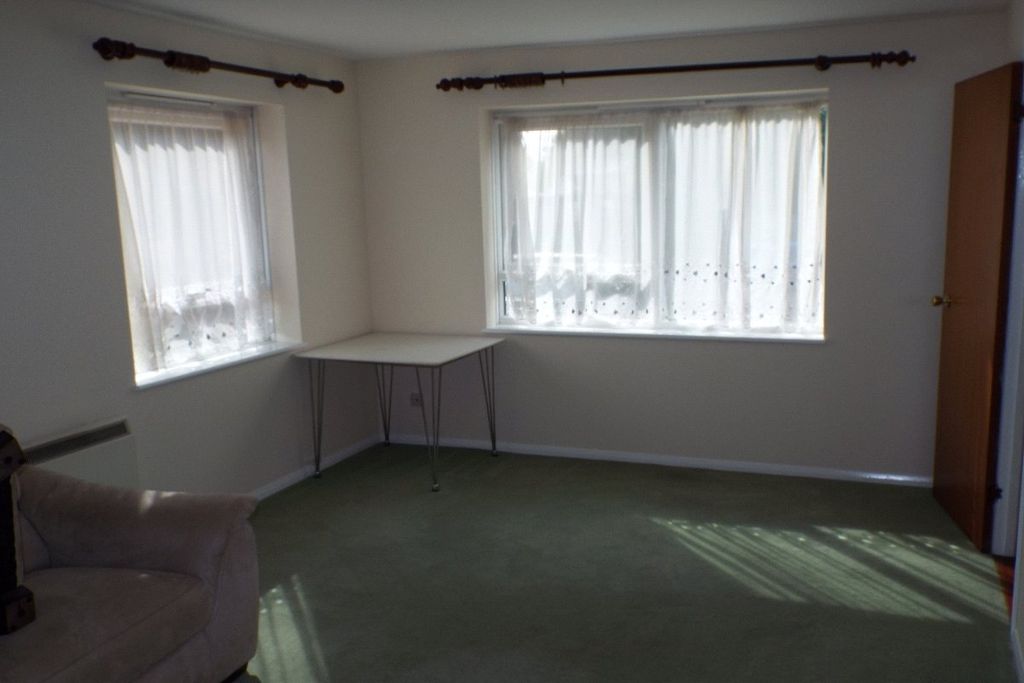 Property photo 3 of 5 Living Room