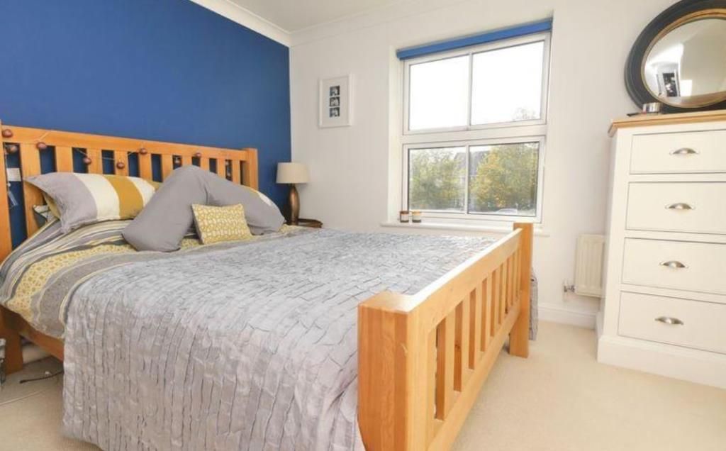 Property photo 1 of 6 Bedroom