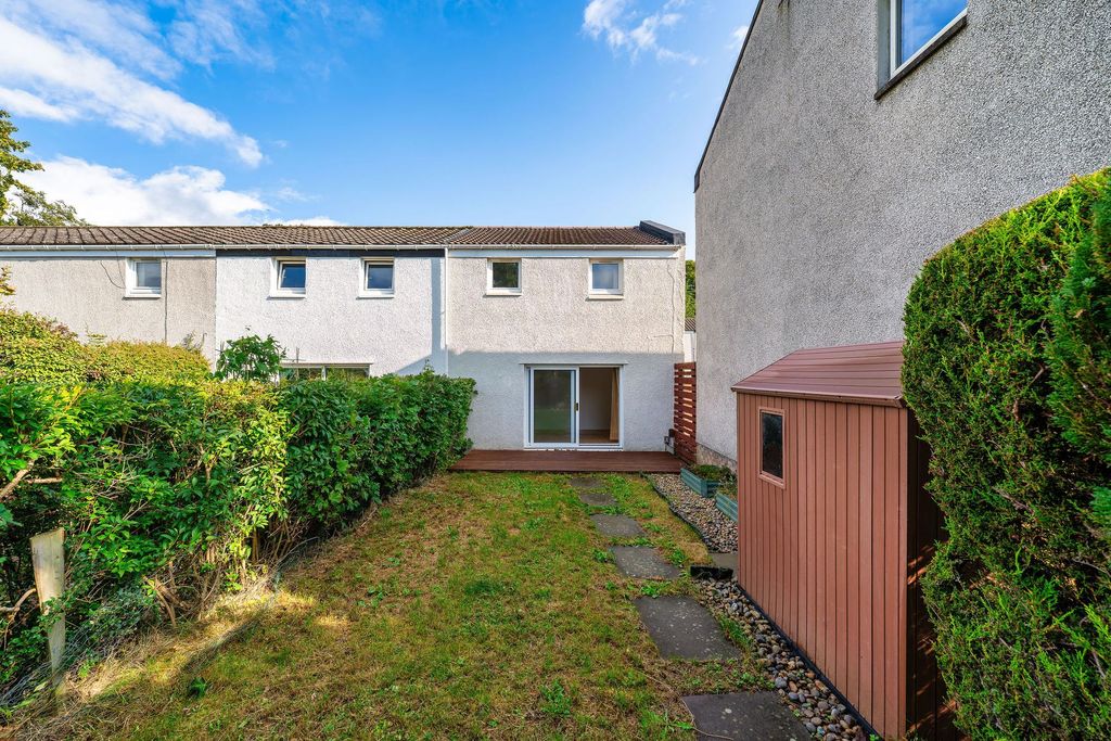 Property photo 2 of 34 Rear Garden