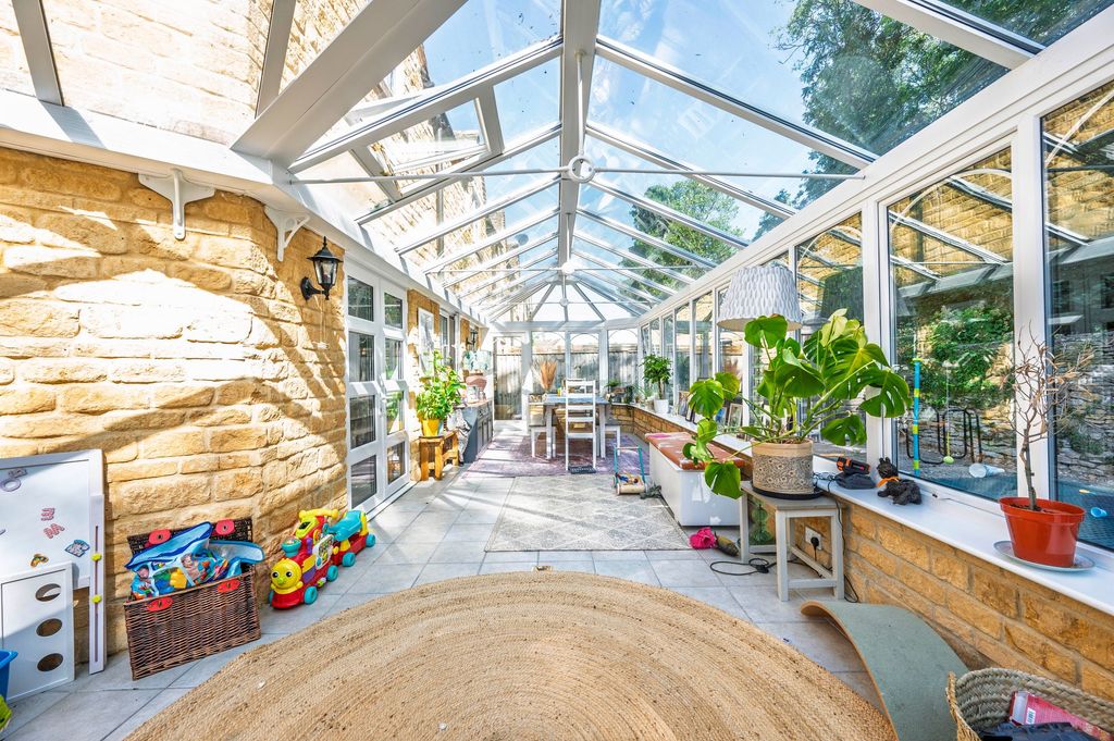Property photo 3 of 17 Conservatory