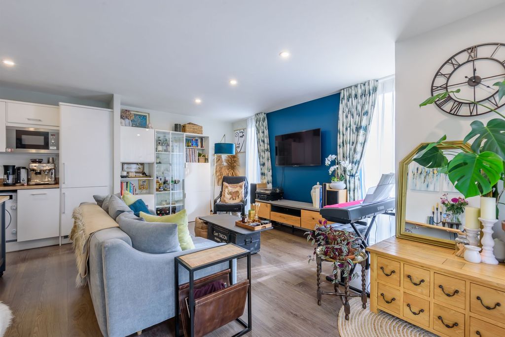 Property photo 3 of 21