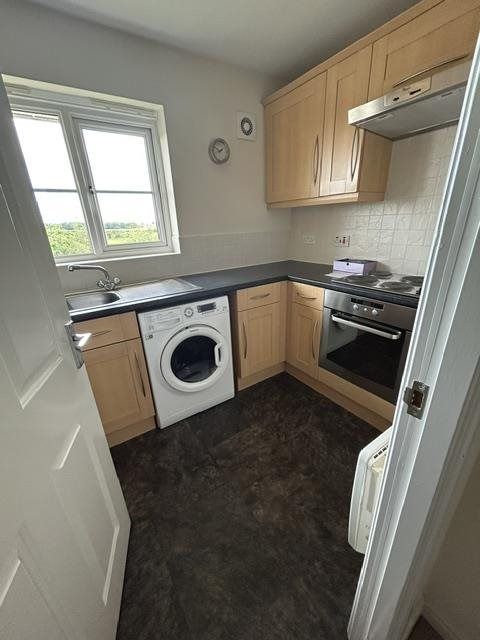 Property photo 3 of 10 Kitchen