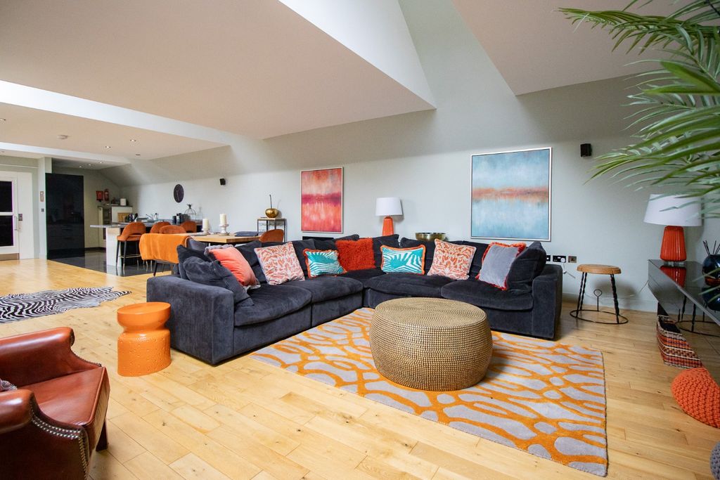 Property photo 3 of 20 2669716