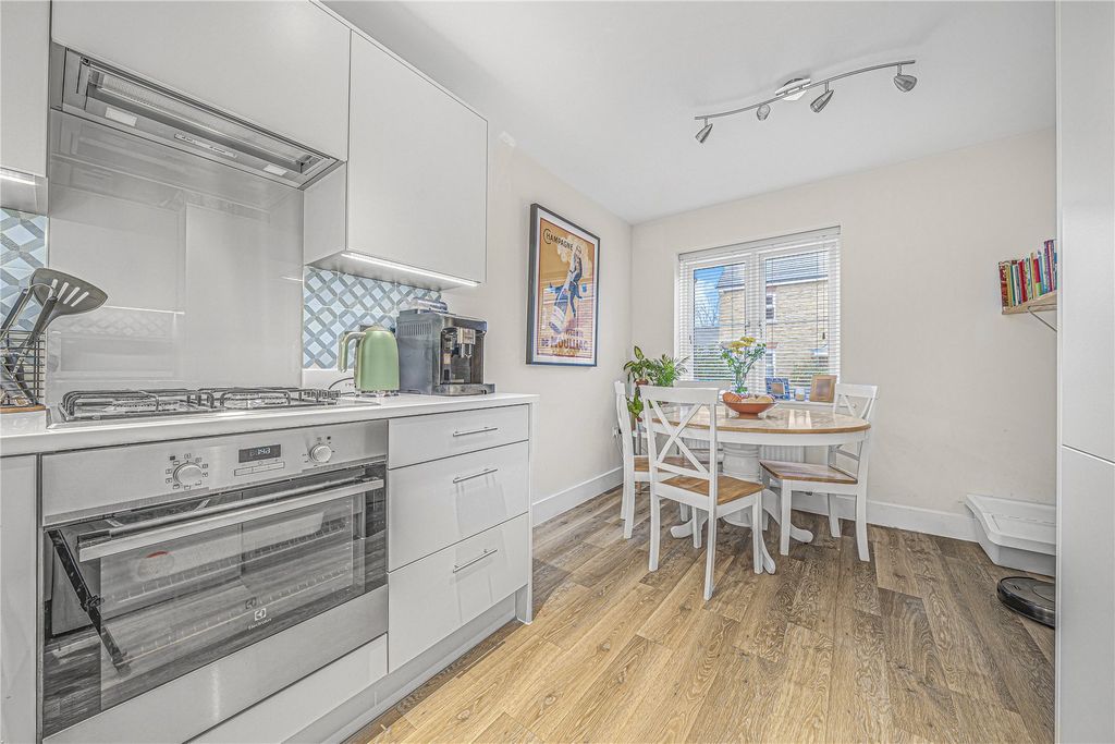 Property photo 2 of 23 Picture No. 16