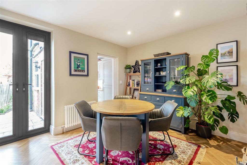 Property photo 3 of 19 8667071-Interior04.Jpg