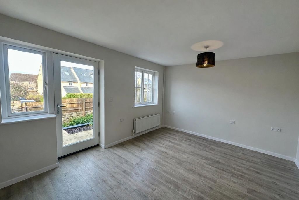 Property photo 3 of 11 58B3B590-Ffba-4Fd4-B3A7-503A753475D9.Png