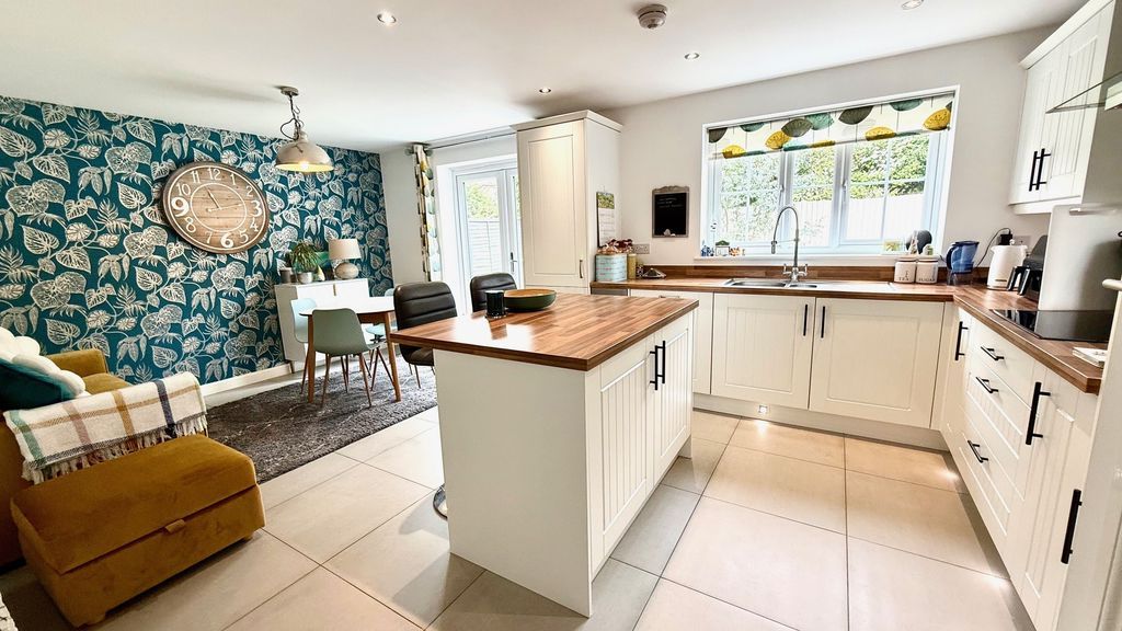 Property photo 2 of 16 Kitchen