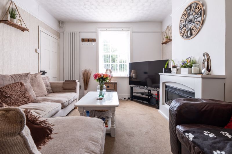 Property photo 3 of 18 Lounge