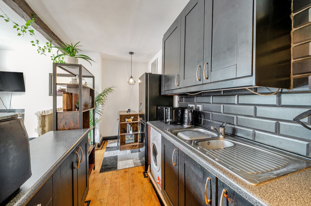 Property photo 3 of 10 1318918-4-6867c8F...