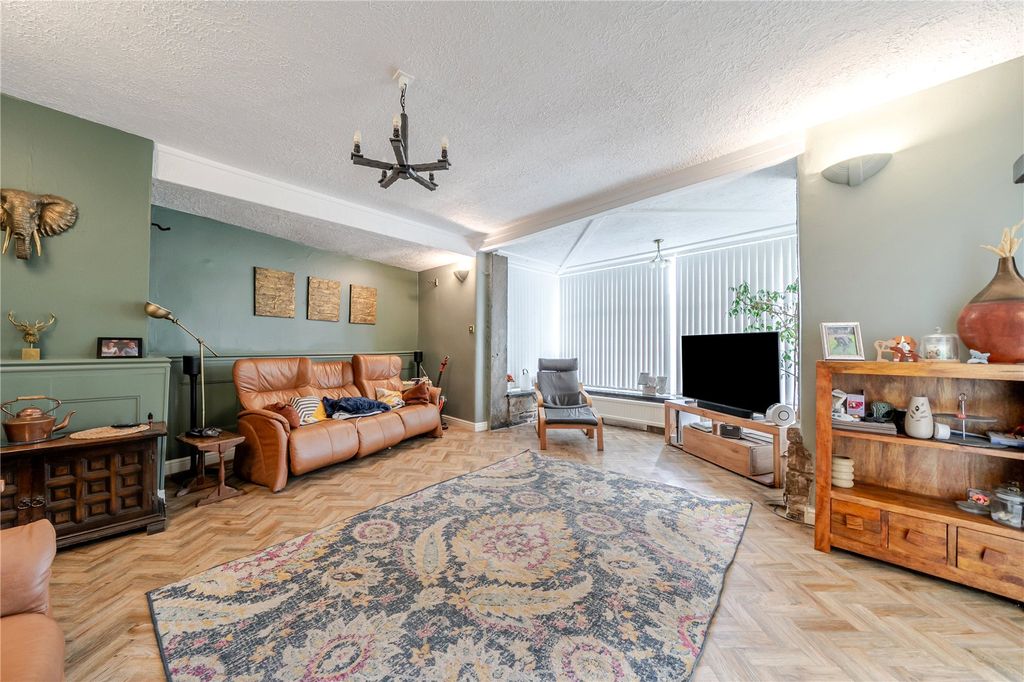Property photo 3 of 25 Living Room