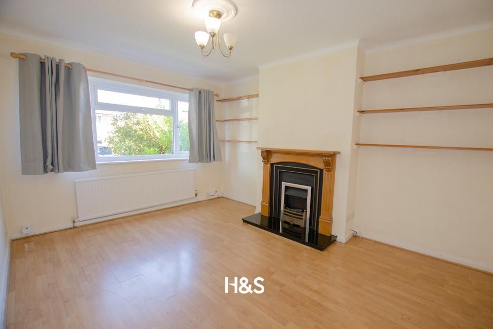 Property photo 2 of 9 25 Mockley Wood - Loungw.Jpg
