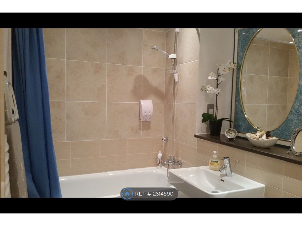 Property photo 3 of 9 Bathroom