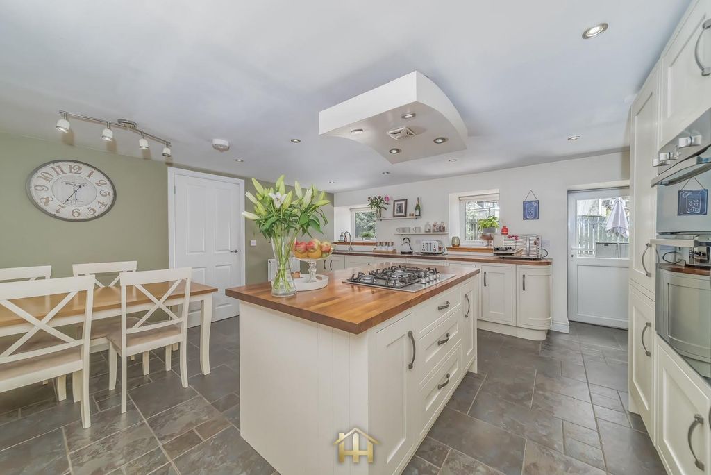 Property photo 3 of 9 2E582F7E-d3Bb-46F2-8652-F5A1d7Bc59A9.Jpg