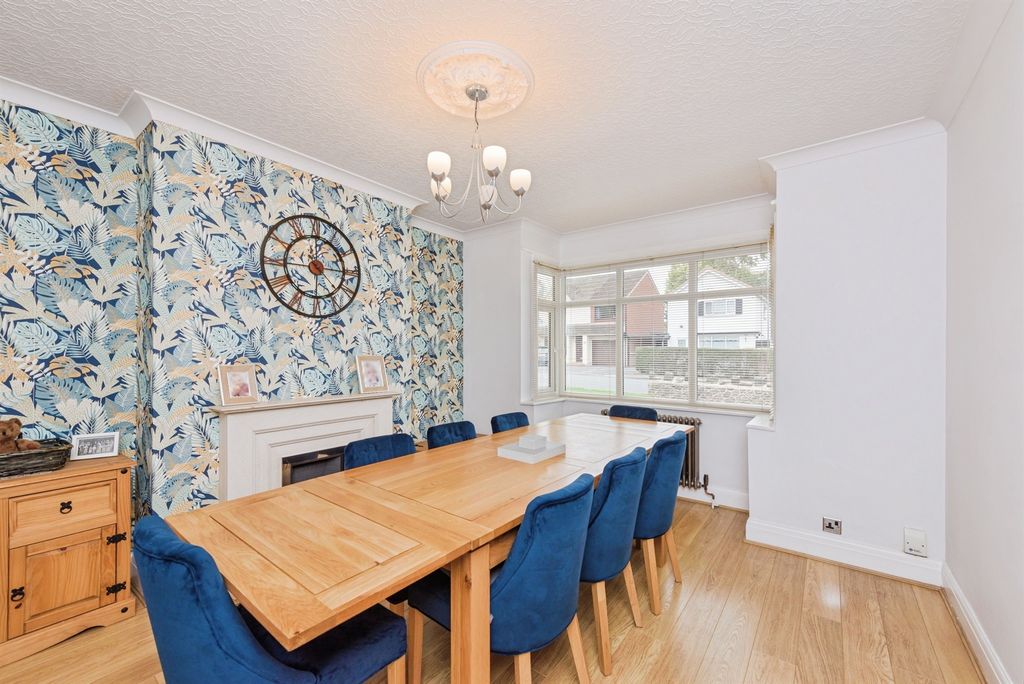 Property photo 3 of 27