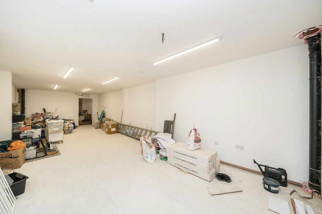 Property photo 2 of 4 100 Trafalgar Road Retail.Jpg