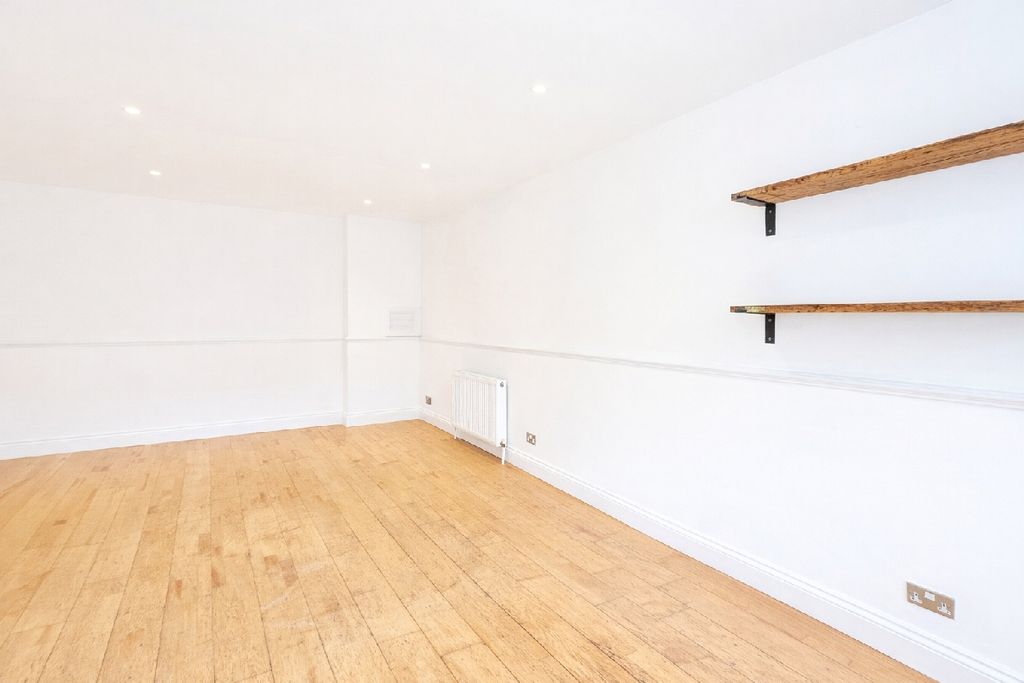 Property photo 3 of 21 Photo 2