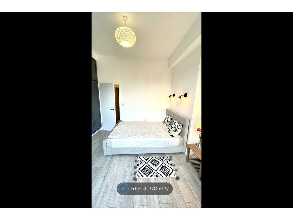 Property photo 3 of 20 Front Bedroom