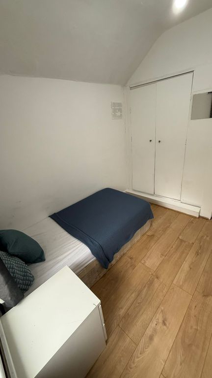 Property photo 3 of 7 Bedroom