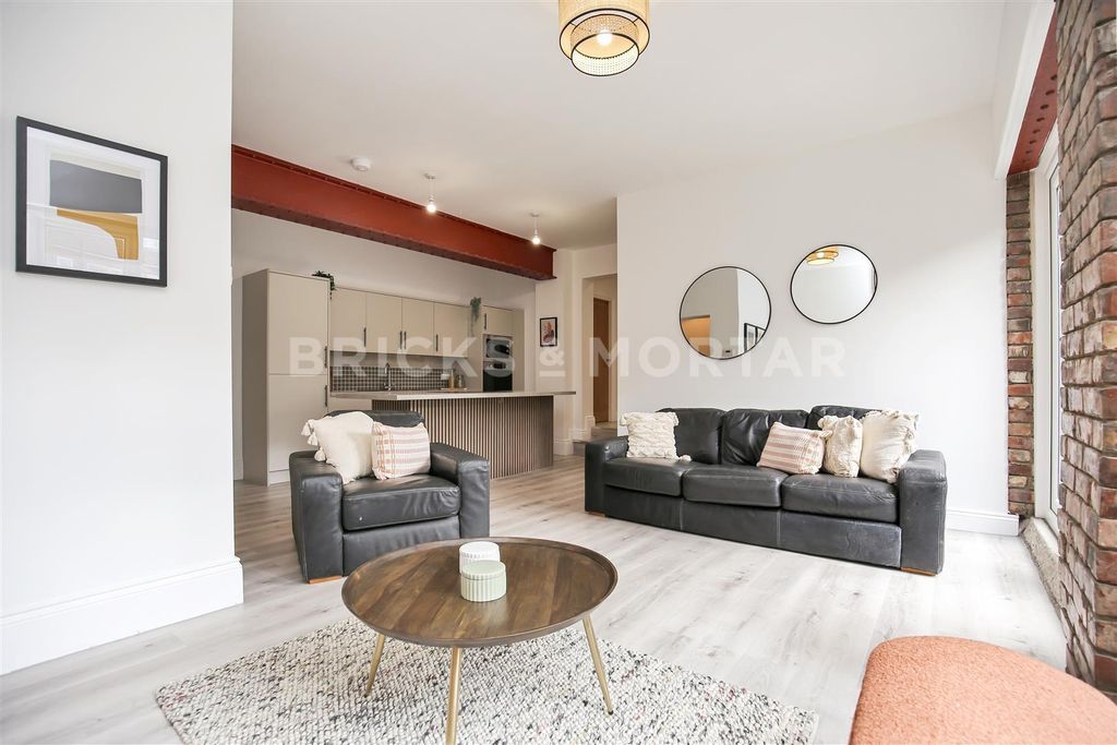 Property photo 2 of 24 Lqcmbh7Rd0Yax1Yo_Hoqjq.Jpg