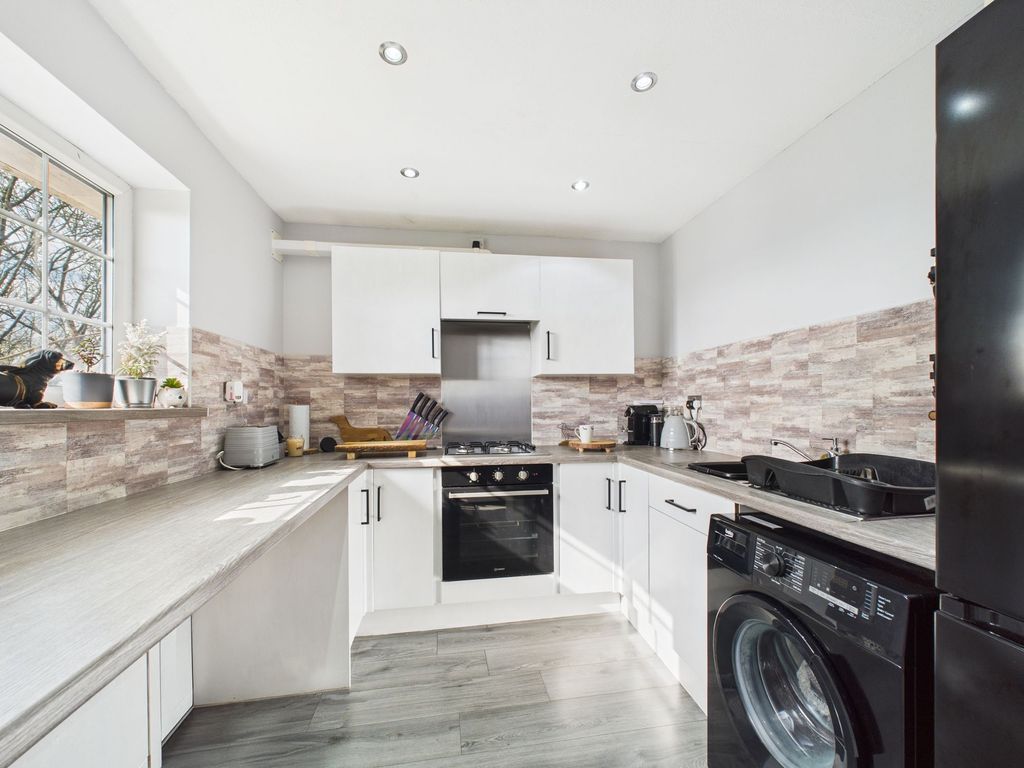 Property photo 3 of 12 Kitchen