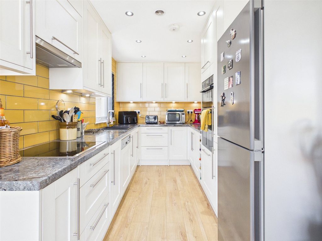 Property photo 3 of 22 Picture No. 16