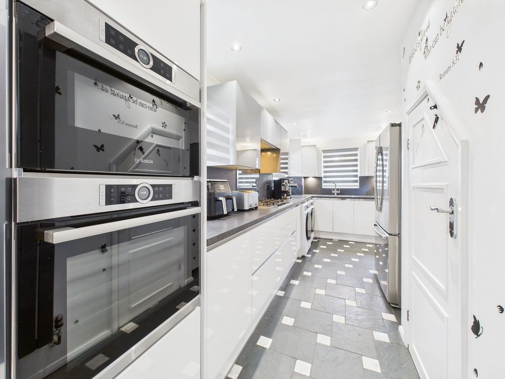 Property photo 2 of 20 Kitchen