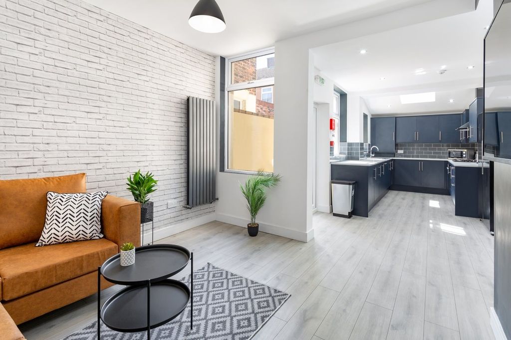 Property photo 2 of 13 2